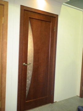 Дверь для офиса деревянная классическая