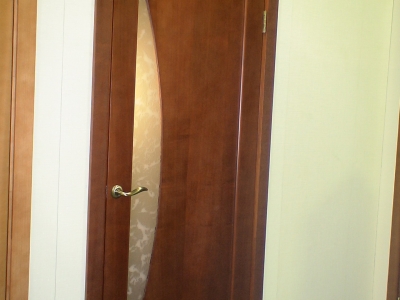 Дверь для офиса деревянная классическая